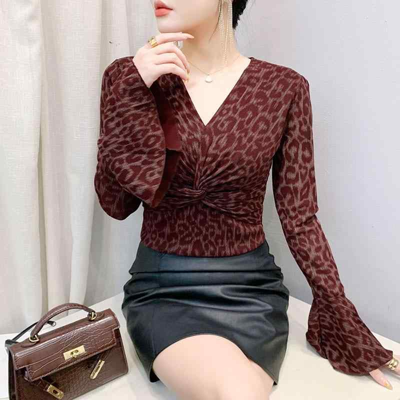 Tシャツ 女性用 春季 ヒョウ柄 プリント レース素材 長袖 Vネック プチスリーブ スリムフィット 軽量 伸縮性 通勤 普段使い カジュアル かわいい 赤 黒 ブラウン ピンク系 アイボリー
