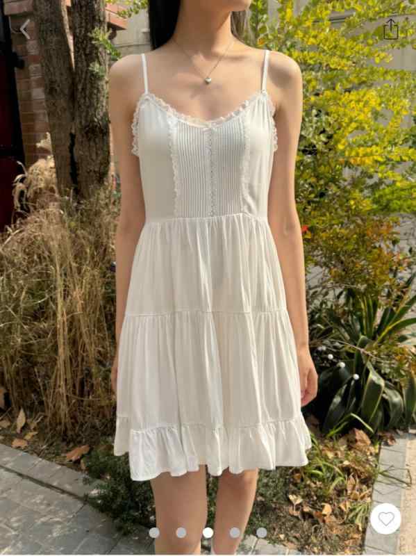 ワンピース 女性用 吊り紐 ノースリーブ ワンピースドレス 白色 蝶結び 装飾 コットン 素材 切り替え デザイン Aライン スカート ミドル丈 ハイウエスト 方領 プルオーバー スタイル 日韓 カジュアル かわいい シルエット 軽量 吸湿性 通勤 普段