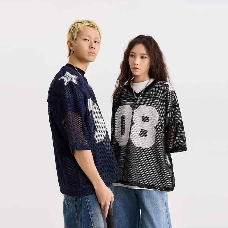 メンズ Tシャツ 短袖 Vネック 透け感 メッシュ プリント 数字 ロゴ ブラック ネイビー 薄手 ポリエステル 混紡 ゆったり ルーズフィット 夏 スポーツ トップス 運動着 透気性 吸湿速乾 日常使い カジュアル 休日 アウトドア アクティブ 青春