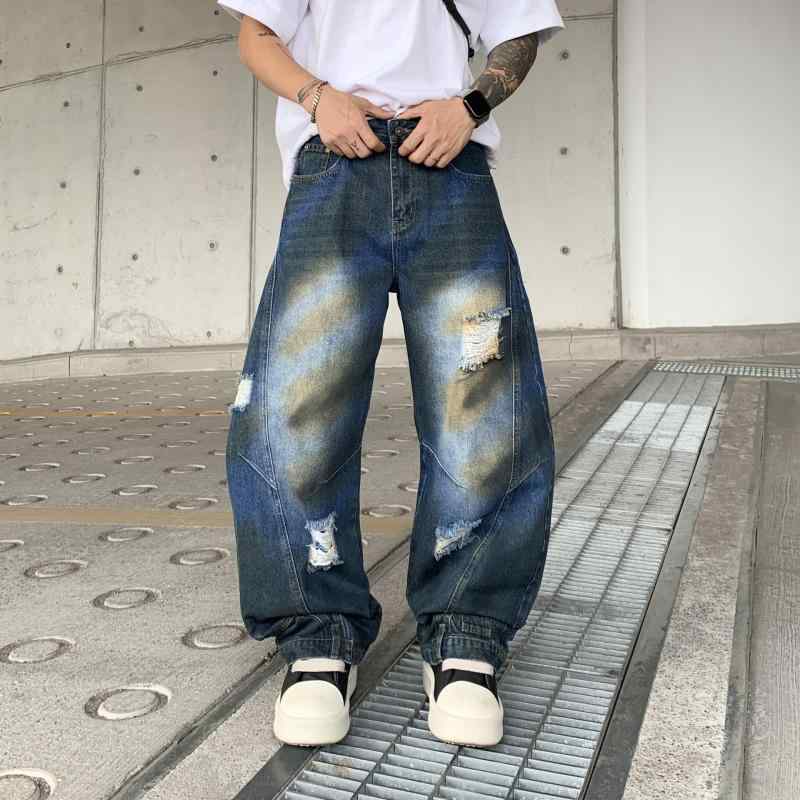 { "result": "メンズ デニムパンツ 直筒型 ワイドレッグ ミディアムウエスト コットン素材 微弾性 ウォッシュ加工 破れ グラデーション クラッシュ加工 ブルー ブラック 春夏 2025年 ストリートファッション メンズカジュアル デニムパン