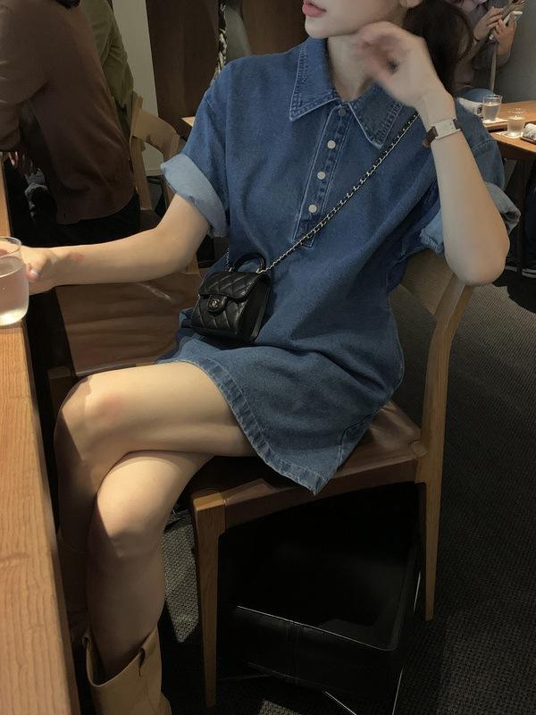 ワンピース 女性用 ポロカラー デニム コットン ワイドシルエット 休日カジュアル 短袖 短丈 深紺 接触冷感 吸湿速乾 通勤 通年 軽量 伸縮性 気質 エレガント シャツカラー ドロップショルダー ボタン前開き ゆったり 学生 ミニスカート