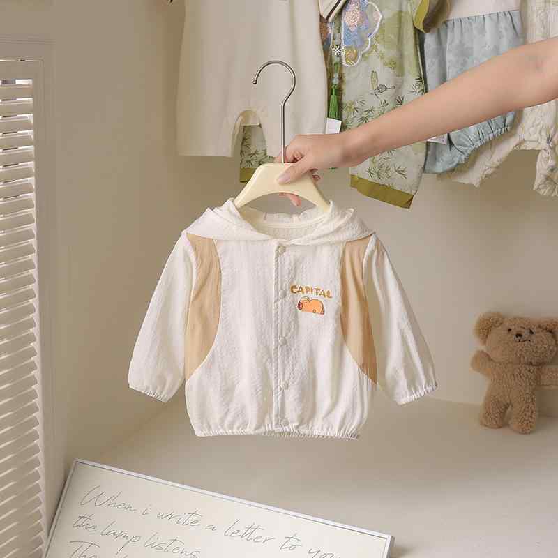 ベビー 子供服 防晒 外套 薄手 夏服 外出用 綿 素材 透気性 長袖 連帽 プルオーバー ラグラン袖 短丈 ミルクホワイト 男女兼用 1-3歳 ユニセックス 軽量 吸湿速乾 丸首 カジュアル カードプリント 部屋着 普段使い 赤ちゃん 幼児 トップス