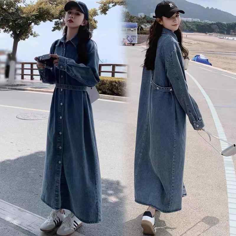 ワンピース 秋冬 レディース 長袖 牛仔 連衣裙 長め スカート ワイド シルエット スリム 効果 通勤 スタイル 気質 開襟 シングル ボタン ミディアム ウエスト フラップ カラー デニム 布地 切り替え デザイン 単色 パターン ゆったり フィット