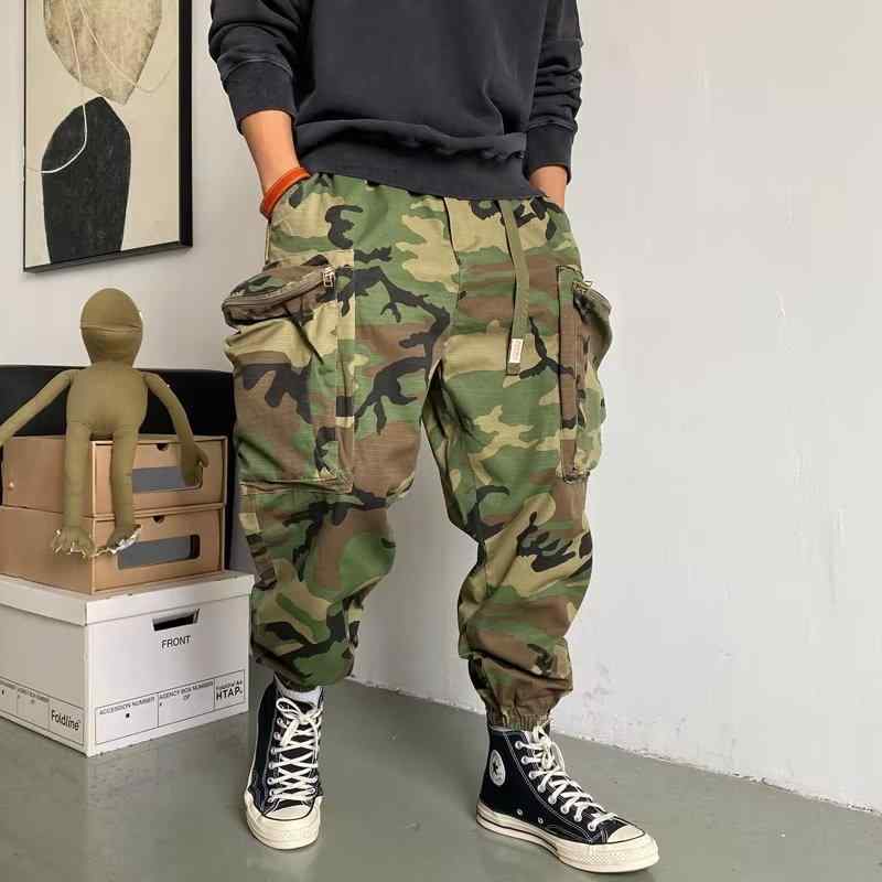 メンズ 工装パンツ 迷彩柄 秋冬 コットン混紡 ポリエステル ミックス ワイドレッグ ミッドライズ ロープクロージャー ミディアム厚 マルチポケット ライトストレッチ 日常使い ストレートレッグ ルーズフィット カジュアルパンツ ミリタリースタイル スト