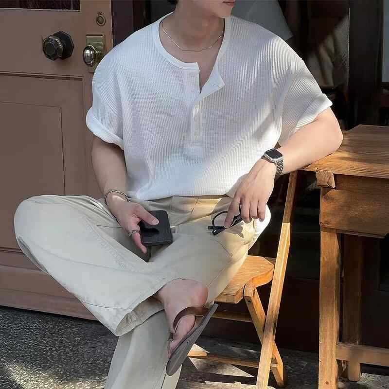メンズ Tシャツ 短袖 春夏 白色 メンズ トップス ゆったり デザイン 涼しい 接触冷感 ポリエステル 混紡 肌触り 良い ラフ スタイル 普段使い 街着 汎用 Vネック レイヤリング シャツ 軽量 吸湿速乾 無地 シンプル シルエット ゆったり フィ