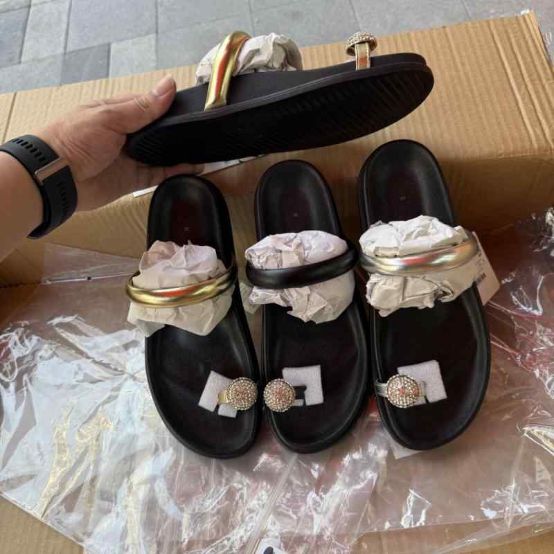 女性 スライドサンダル トゥポスト 厚底 フラット ストラップ 女性用 靴 ブラック ゴールド シルバー 超繊維 素材 ラウンドトゥ ヨーロピアン スタイル ラバー ソール 接触冷感 軽量 通気性 伸縮性 春夏 普段使い アウトドア カジュアル ビーチサ