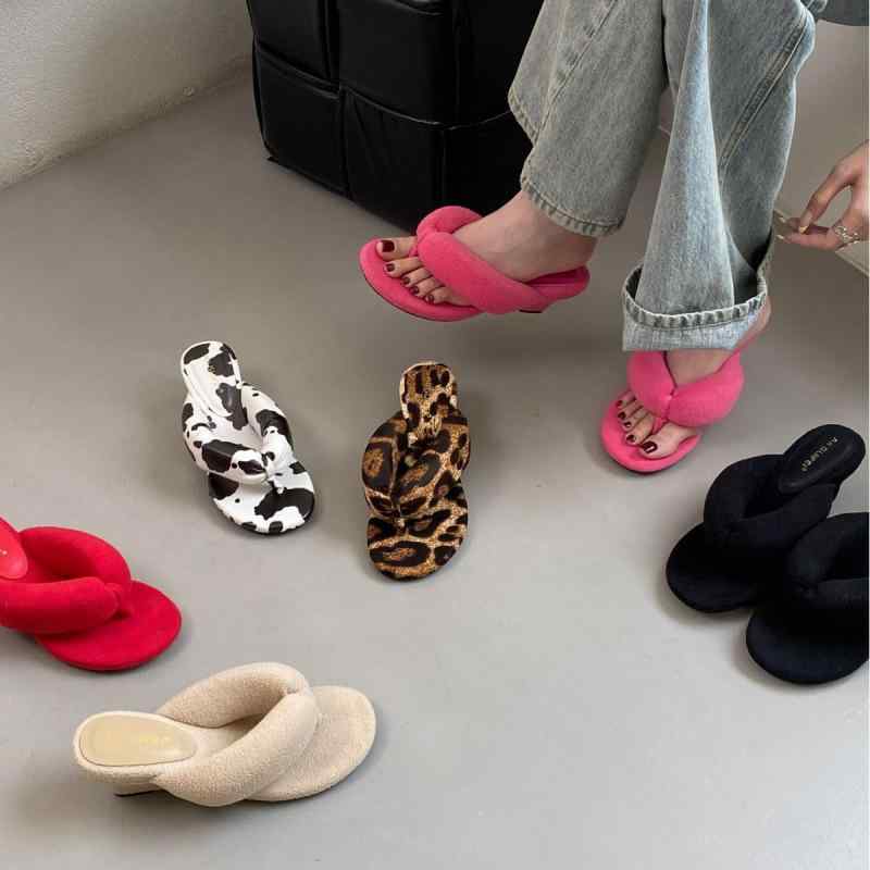 サンダル レディース 夏 爪先ストラップ 女性用 屋外 ヒール プラットフォーム 厚底 日常 休? 丸トゥ 毛?素材 TPRソール 超?内里 ブラック 赤 ヒョウ柄 杏色 ピンク系 ミルクホワイト 35-40サイズ