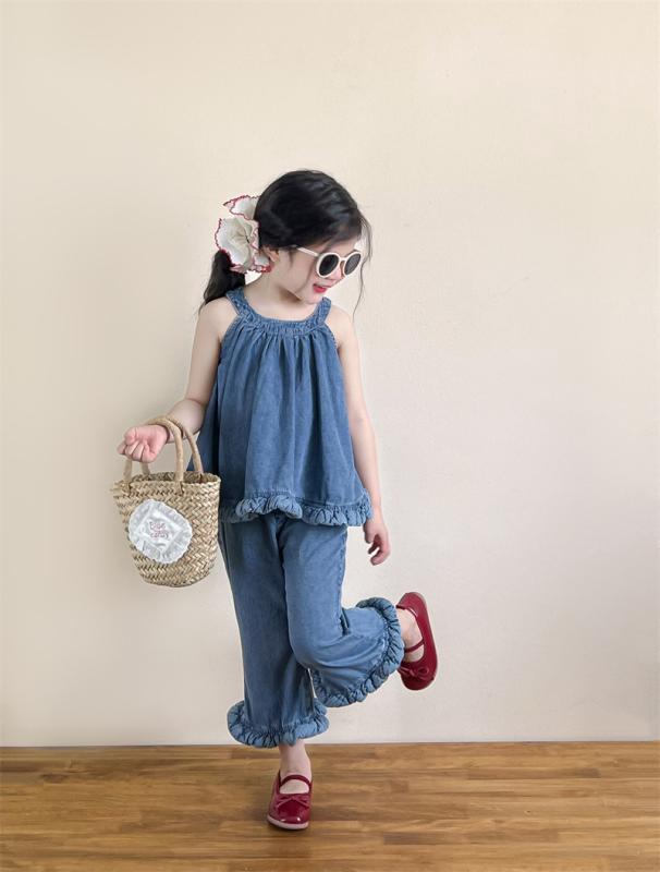 女の子 キッズ 夏服 無袖 牛仔デニム 背心トップス スカートセット ソフトコットン 綿100% 伸縮性 吸湿速乾 九分丈 普通厚 かわいい 不規則ヘム 韓国風カジュアル 3～8歳 90～140cm 日常遊び着 通学用 軽量 通年対応