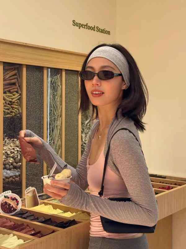 カーディガン 女性用 防晒 UVカット 超長袖 修身 薄手 接触冷感 再生繊維 羊毛混 超短丈 シンプル 日韓カジュアル 散歩 外出 浅花灰 ブラウン S M L
