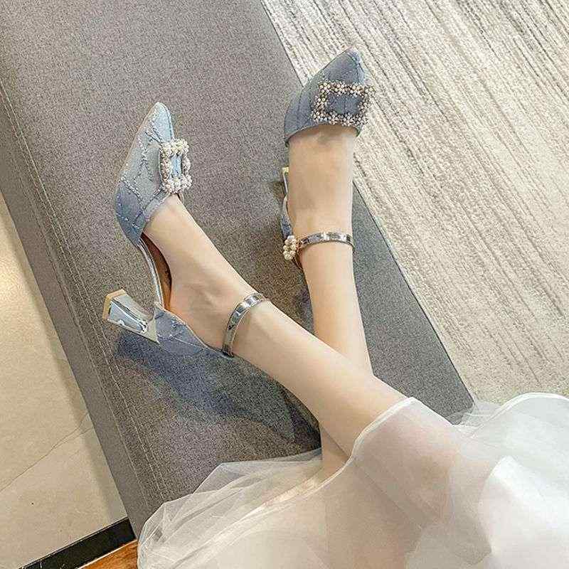 レディース ピンヒール 靴 女性用 中低ヒール 5cm 猫ヒール 7cm ストラップ ワンストラップ 真珠 装飾 クローズドトゥ 尖頭 デザイン 細いヒール オープントゥ 空孔 デザイン PU レザー 秋用 甘め スタイル 純色 ゴールド カラー ライト