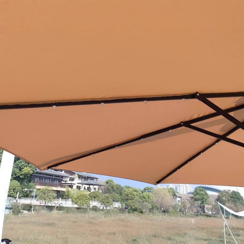 太陽傘 香蕉型 庭園用 LEDライト付き 遮陽 防紫外線 UPF30以上 ポリエステル 鉄骨 8本骨 手動開閉 折りたたみ 防雨 多機能 露台 庭院 ガーデン 民泊 キャンプ 太陽光発電 ランプ かき色 米白色 墨緑 ワインレッド 3メートル 長柄 成人