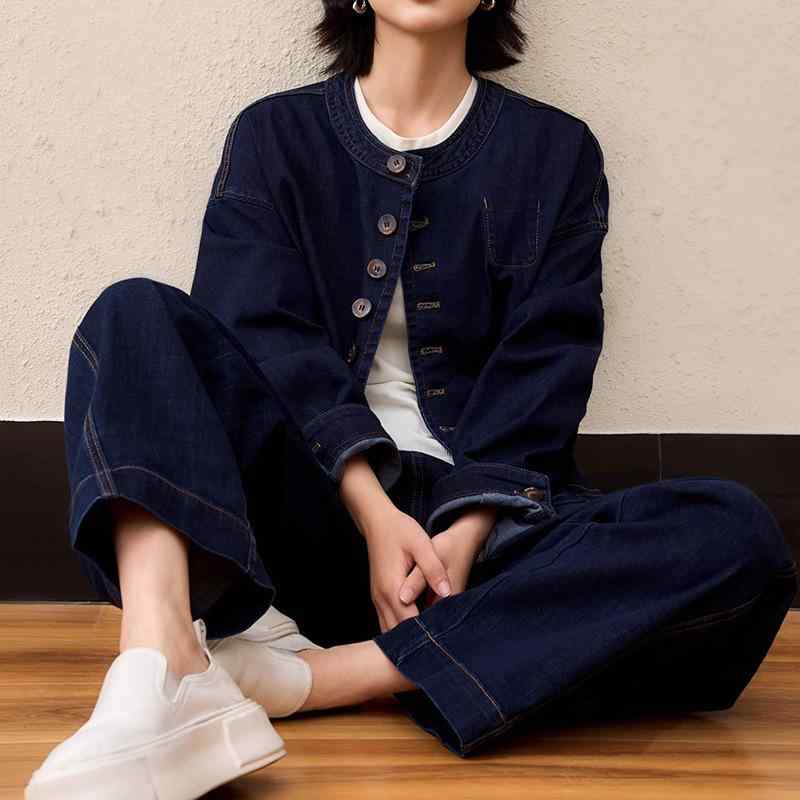 ノーカラー デニム ショートジャケット コットン 長袖 セット 通勤用 女性用 コットン デニムパンツ ストレート シルエット 気質スタイル 墨青 ブラック 春夏 吸湿速乾 伸縮性 軽量 普通丈 丸首 切り替え ステッチ 詳細 日常使い ビジネスカジュア