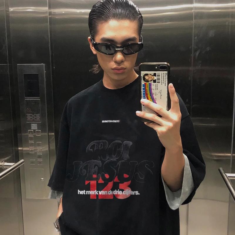 メンズ Tシャツ 半袖 短袖 トップス コットン 綿100% 落肩袖 ルーズフィット ビンテージ風 水洗加工 ワンウォッシュ プリント ロゴ柄 文字柄 グラフィック 黒 ブラック 夏用 夏季 透気性 耐久性 色落ちしにくい 免アイロン カジュアル ストリ
