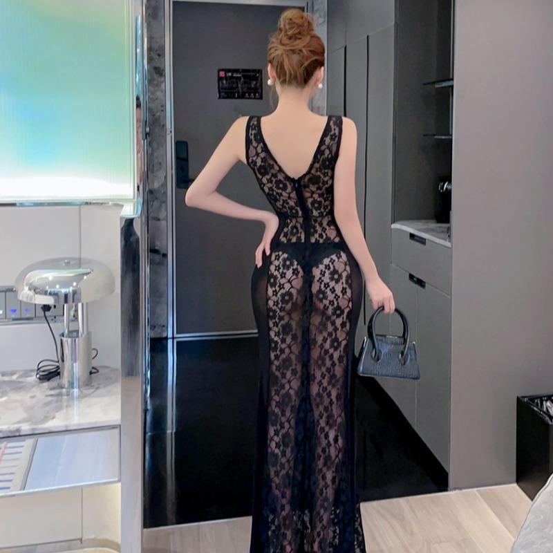 ロングドレス 女性用 Vネック レース 透け感 透かし ロング丈 秋 秋冬 フィット ウエストシェイプ ヒップ包み ワンピース ノースリーブ バックレス 切り替え ブラック ポリエステル レース ストリートスタイル 潮人 単品 ロングスカート 包臀 軽量