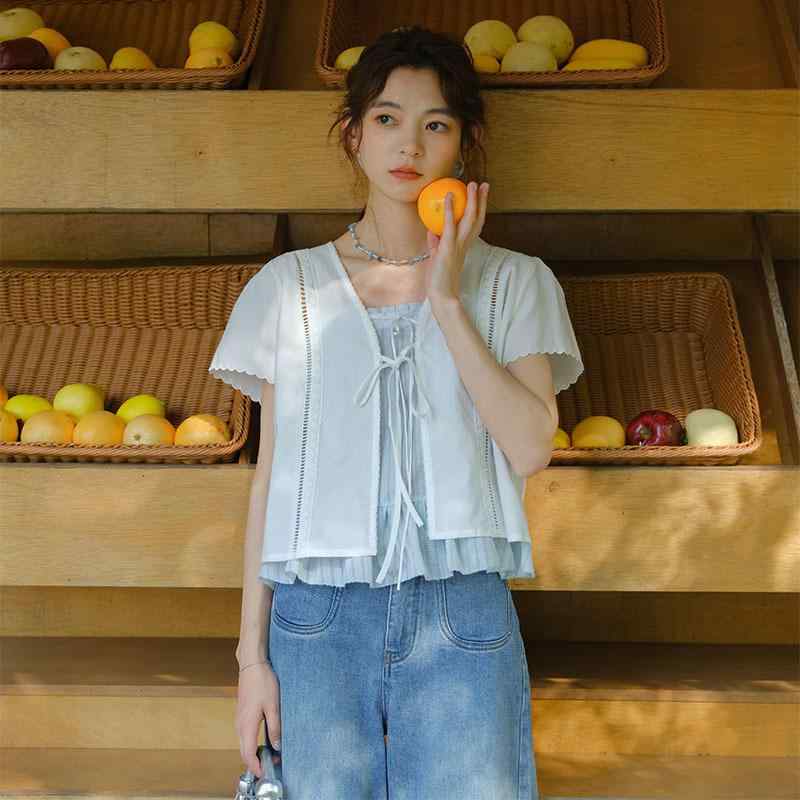 女性用 短袖シャツ 春夏 かわいい 短丈 レイヤード デザイン 系ベルト 切り替え 透け感 Vネック 綿混 ポリエステル 純色 白色 軽量 通気性 清新 甘め 普段使い トップス