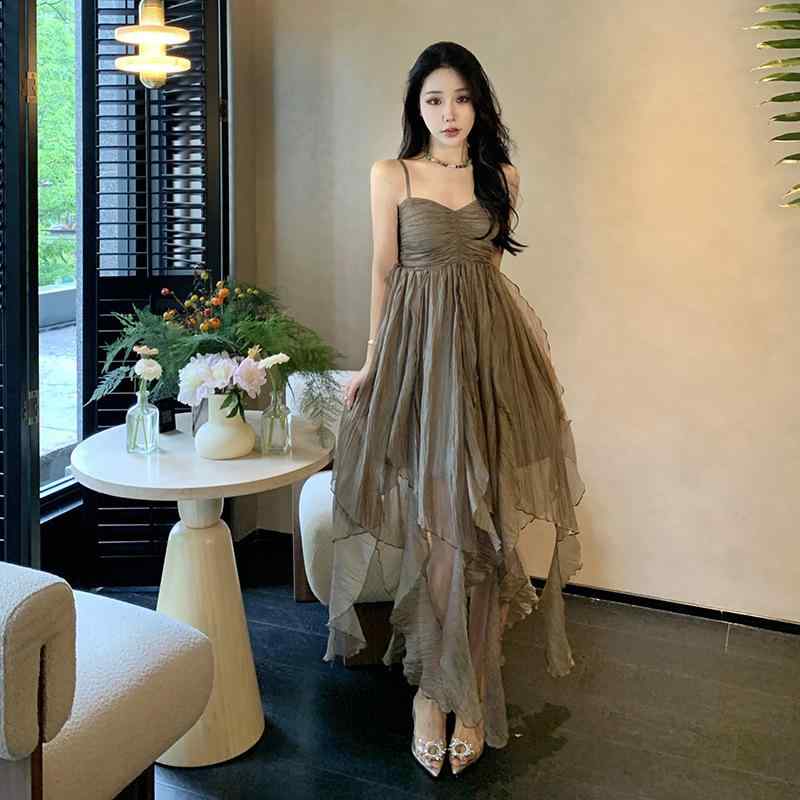ワンピース 女性用 夏 吊り下げ 肩紐 連衣 スカート フリル プリーツ 不規則 ヘム 中長丈 気質 高級感 無袖 セットイン ポリエステル 純色 街頭 スタイル 潮人 ファッション