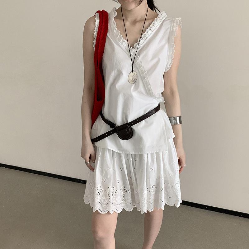 夏 無袖 シャツ 女性用 Vネック 花辺 切り替え 綿 接触冷感 トップス ブラウス かわいい スタイル 軽量 通勤 普段使い 部屋着 ピュアカラー ゆったりシルエット 甘め 爽やか 白色 ネイビー