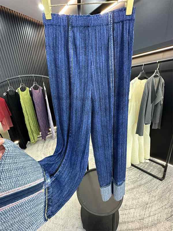 レディース ワイドパンツ プリーツ フレア 裾 デザイン 直筒 9分丈 ルーズ フィット 高伸縮 接触冷感 吸湿速乾 中厚手 ポリエステル 再生繊維 ミッドウェイト デニムブルー コットンライク 気質 カジュアル 普段使い 通勤 通学 秋冬 ビッグサイズ