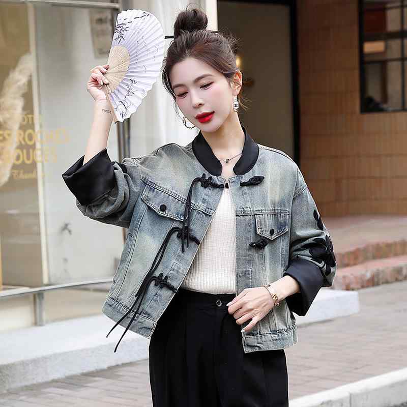 国風 トップス 女性用 春夏 秋冬 デニム ジャケット ロングスリーブ ポロカラー ワイドシルエット 盤ボタン 高級感 刺繍 刺繍デザイン 気質 通勤用 普段使い 優雅 スタイル ミディアム厚 ゆったり フィット コットン 混紡 軽量 伸縮性 吸湿速乾 4,961円