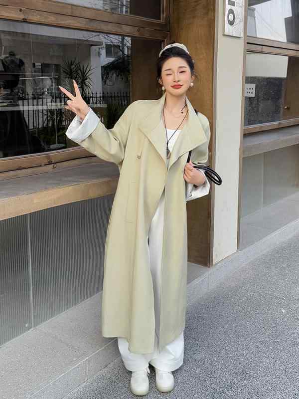 コート 女性用 早春 春季 韓国風 東大門 スタイル 休日 通勤 ロング丈 風衣 ジャケット ワイドシルエット スタンドカラー ロングスリーブ 肩落とし袖 切り替えデザイン ポケット付き 米色 ネイビー ナイロン素材 ゆったり ファッション 私服 セレブ