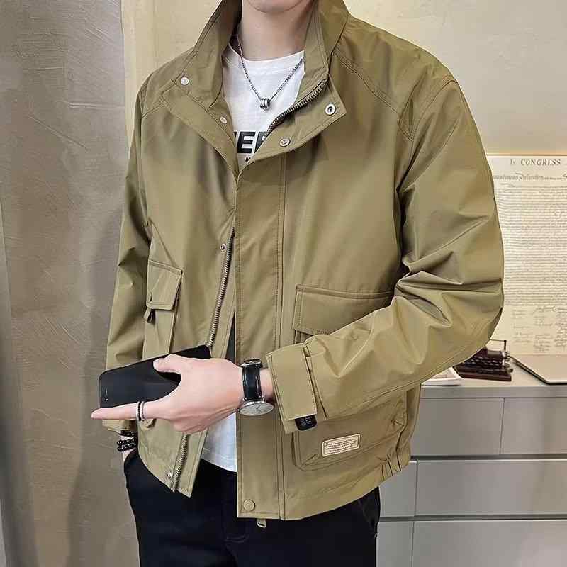 メンズ ジャケット 風衣 トレンチコート 立領 工装 春秋 長袖 トップス 男性用 青少年向け ワイドシルエット ポリエステル混紡 軽量 免? 純色 ブラック ・柑其色 グリーン サイドポケット 徽章付き 直裾 ジッパー ルーズフィット 外出着 カジュアル