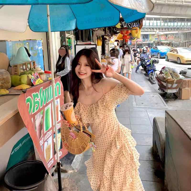 ワンピース レディース 春夏 杏色 ドット柄 フリル 吊り帯 ロング フレンチ セクシー ワンピース 接触冷感 ポリエステル ハイウエスト 切り替え 無袖 一文字領 長丈 スリム 軽量 通勤 普段使い デート ビーチ バカンス リゾート かわいい 女性用