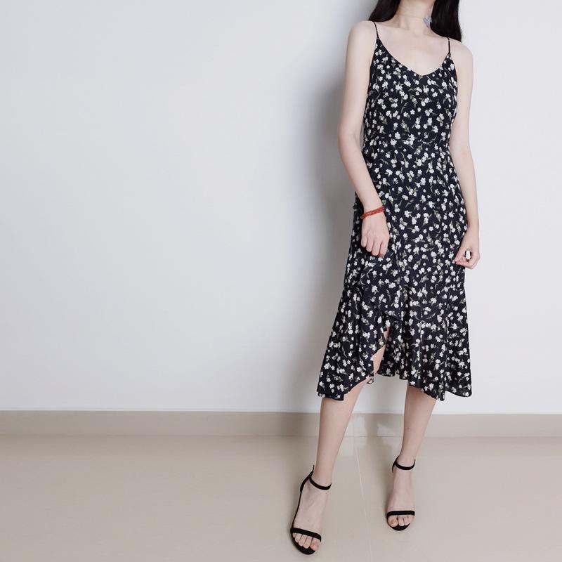 ワンピース 女性用 春夏 吊り帯 長め フレア 深紺 碎花柄 真? 接触冷感 軽量 吸湿速乾 Vネック 無袖 ゆったり腰回り ラウンドヘム ジッパー 気質 通勤 普段使い 甘め 清新 優雅 シルク 桑蚕? 再生繊維 95パーセント 甘美 フレッシュ スタ 13,320円