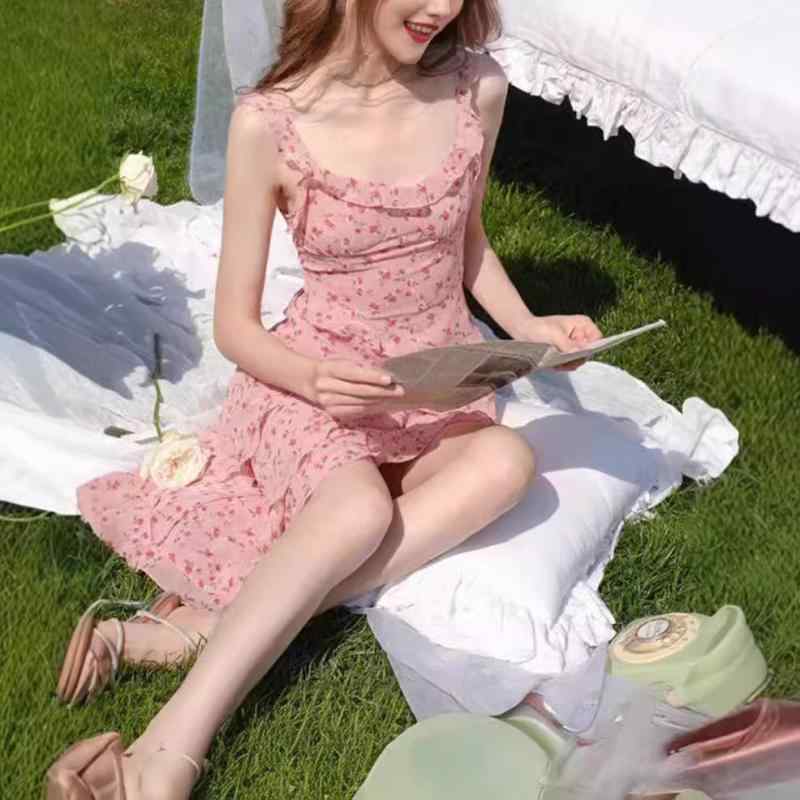 ワンピース 女性用 春夏 ピンク系 フラワー柄 吊り紐 フレアスカート 接触冷感 ?綸素材 ハイウエスト 中長丈 無袖 一文字ネック ラッフルディテール 修身シルエット かわいい 甘辛スタイル 私服 日常使い 軽量 通勤対応