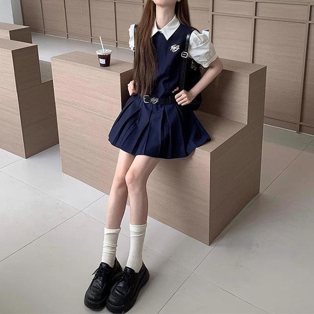 連衣裙 セット 女性用 夏 短袖 ポロシャツ 背広 百褶スカート 高腰 切り替え ポリエステル 素材 純色 直筒型 短丈 ビジネス 休? 日常 着用 爽やか 甘め スタイル 接触冷感 軽量 通気性 白色 紺色 セット トップス スカート 組み合わせ 高校