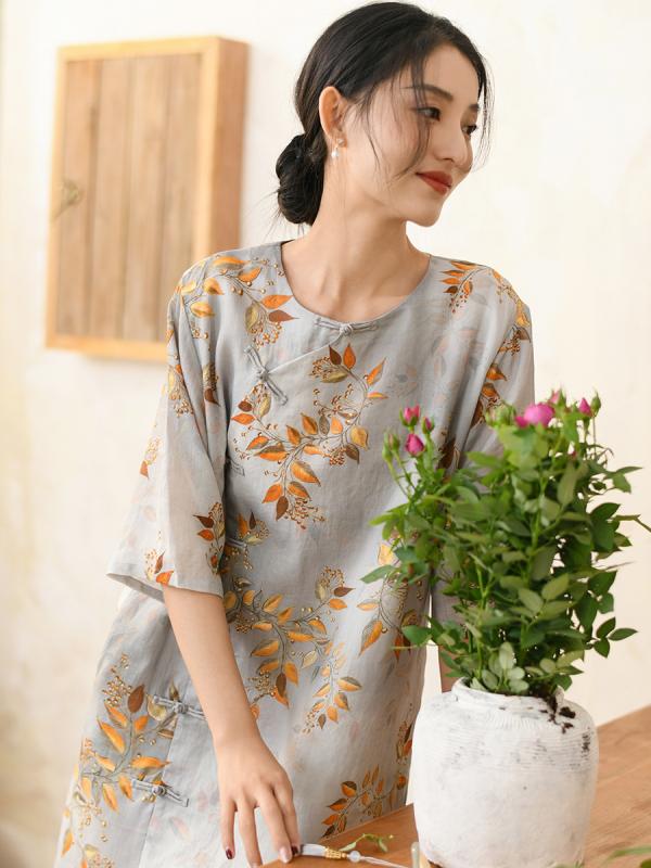 ワンピース 女性用 春夏 チャイナドレス 改良 ?麻 素材 復古 デザイン 切り替え 花柄 プリント 植物 モチーフ 長丈 Aライン シルエット スタンドカラー 七分袖 ゆったり ウエスト 気質 優雅 スタイル 吸湿 速乾 軽量 通気性 良い 日常 着用