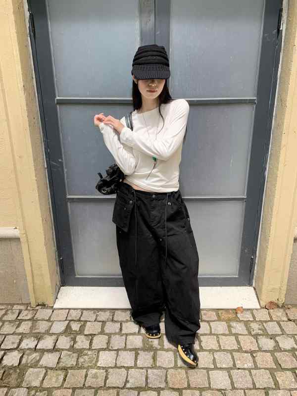 レディース デニムパンツ コットン素材 黒 ワイドレッグ ハイウエスト ミッドライズ ドローストリング ポケット付き ワークウェア風 ストリートスタイル 春夏 秋 普段使い 軽量 吸湿速乾 切り替えデザイン ビッグシルエット 伸縮性 通勤用 アウトドア 7,565円