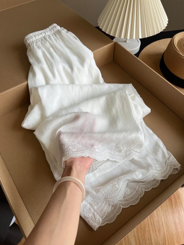 レディース 直筒パンツ 白色 コットン リネン 混合 素材 夏用 軽薄 透気 垂感 ハイウエスト 微弾性 切り替え デザイン 法式 花辺 刺繍 アクセント カジュアル スタイル 日韓 風 快適 普段使い ロング丈 薄手 軽量 吸湿性 速乾 機能 ビッグシ