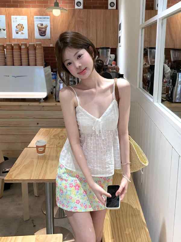 ワンピース 女性用 春夏 吊り紐 短丈 セットアップ Vネック 無袖 修身 気質 通勤 通勤風 純色 ポリエステル 再生繊維 スパンデックス ストレッチ アイボリー ホワイト系 接触冷感 吸湿速乾 軽量 短い丈 かわいい 普段使い