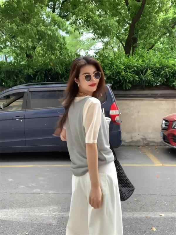 T シャツ レディース 夏 短袖 接触冷感 針織 トップス セット かわいい デザイン 丸首 ゆったり シルエット グレー 赤 吸湿速乾 軽量 コットン 混 普段使い カジュアル 韓国風 チック 別緻 独特 超好看 ・姶件套 上衣