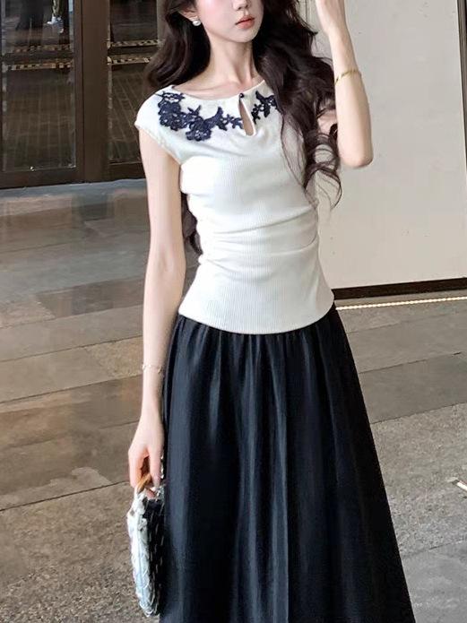 レディース 無袖トップス 刺繍 花辺 切り替え ニット ブラウス ハイウエスト 中長丈 スカート セット 夏 接触冷感 ポリエステル ストレッチ 杏色 ネイビー 軽量 通勤 普段使い 日韓カジュアル 吸湿速乾 ビッグシルエット