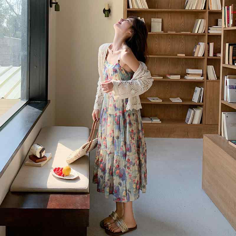 衣装 吊り帯 連衣裙 返り咲き 油画 碎花 柄 2025 夏 時節 ?空 ?衫 2点仕掛ける 中長丈 スコート 文? 表現スタイル 無領 無袖 ?松 腰 影ぼうし セットアップ 意匠 柄物 花柄 刷り上げる ボヘミアン 風 ガーリー お上さん用