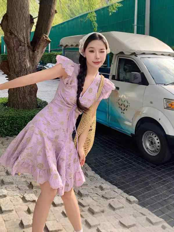 ワンピース 女性用 フレンチ スイート 度假風 クロシェ 花柄 高腰 Aライン 中長丈 無袖 無領 セットアップ 切り替え アセテート繊維 浅紫 杏 夏 気質 優雅 私服 名媛 スタイル 植物 花卉 デザイン 軽量 通気性 ビーチ 日常 軽快 シルエット｜フォークBR