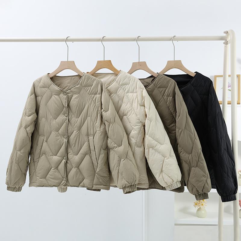 レディース 羽?服 短款 向こう見ず 白?? 落ち込む上衣 秋冬 小っちゃい ひな型 丸首 中厚 ポリエステル 引っ切り無い 長袖 衣嚢 つつみ隠し名取り草 日韓 心地好い 松木棕 浅・柑其 黒 米白 軽さ 生あたたかい 通い 普段使い