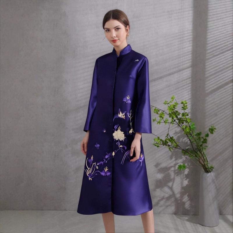 コート 春夏 レディース シルク 刺繍 花柄 立襟 九分袖 刺しゅう 長袖 軽量 高級感 軽量 薄手 きれいめ細見え フェミニン 上品 エレガント 優雅 大人 きれいめ細やか 華やか 上品 パープルオーバー｜フォークBR 18,108円