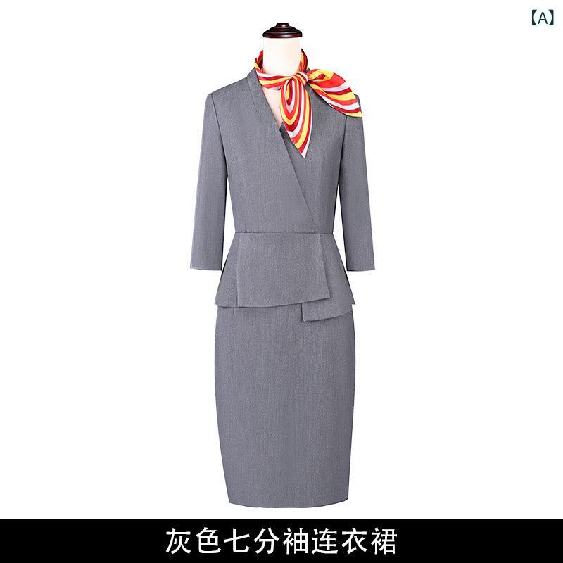 薄墨色の 衣装の お上さん 年月 精神状態の 御前上等 感が あります。