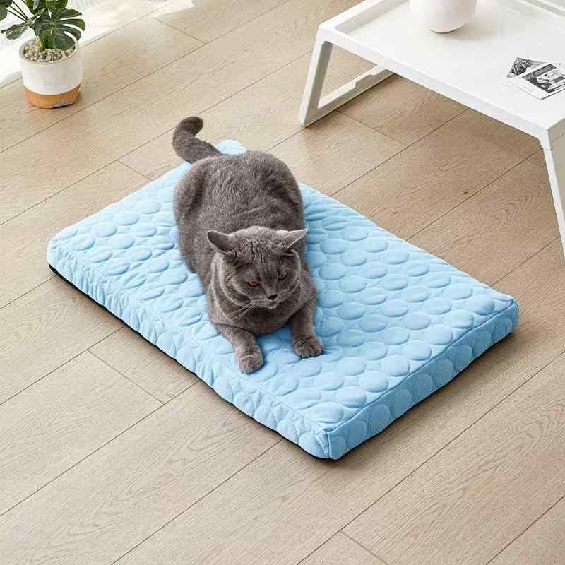 ペットマット ペット用品 ひんやり 冷感 暑さ対策 クッション ベッド 涼しい 犬 猫 小型犬 中型犬 シンプル ベーシック スタンダード リラックス 室内 快適 寝具 定番 スクエア インテリア