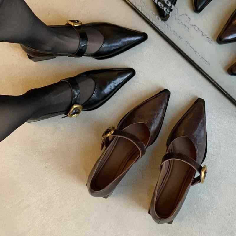 パンプス メリージェーン 本革 ポインテッドトゥ 4cmヒール チャンキーヒール ストラップ 安定感 クラシック 上品 結婚式 入学式 オフィス 通勤 フォーマル パーティー 披露宴 お呼ばれ 冠婚葬祭 きれいめ シープスキン ミドルヒール スクエアヒー