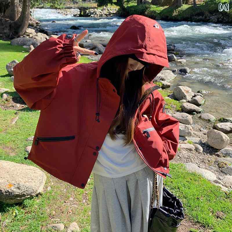 マウンテンパーカー レディース 春秋 フード付き ショート丈 ミリタリー ジャケット 抜け感 軽い 防風 ワークスタイル ハイネック ジップアップ ポケット付き 袖ゴム ドローコード ゆったり 普段使い