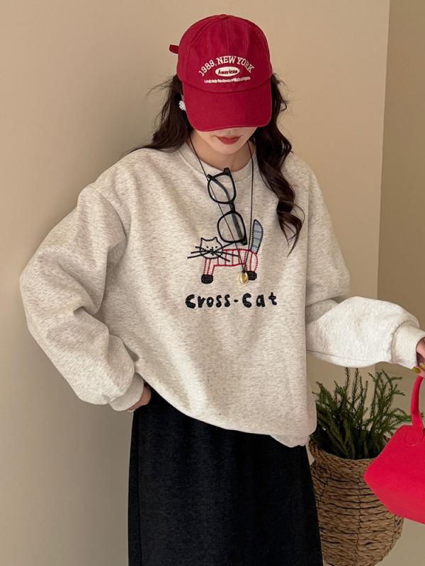 トレーナー レディース 刺繍 猫 クルーネック プルオーバー スウェット 長袖 ビッグシルエット トップス 春服 キャラクター ロゴ カットソー ゆったり 部屋着 かわいい 英字 コットン 柔らかい アニマル カジュアル