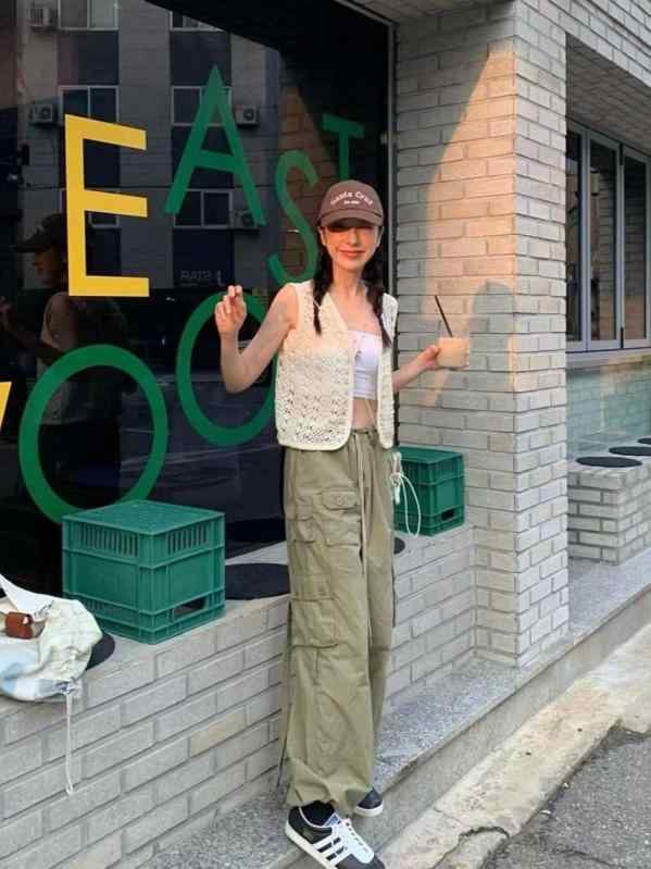 カーゴパンツ レディース 広広としたズボン下 ボトムス ロング丈 引っ切り無い ゆったり 細工物ズボン下 マルチ衣嚢 体型押しかぶせる 動き分かりやすい 酉の方角天然ゴム 合わせる能力のある 無地 心地よい 春夏秋 今めかしい