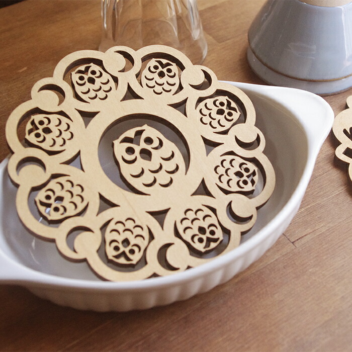 送料無料 木製 鍋敷き フクロウ リトアニア製 オリジナル キッチン キッチングッズ キッチンツール テーブル 配膳用品 おしゃれ かわいい 人気ジャンル リトアニア 鍋 グラタン ラザニア オーブン料理 オーブン 料理 縁起物 飾り 装飾 北欧 鍋敷 Educaps Com Br