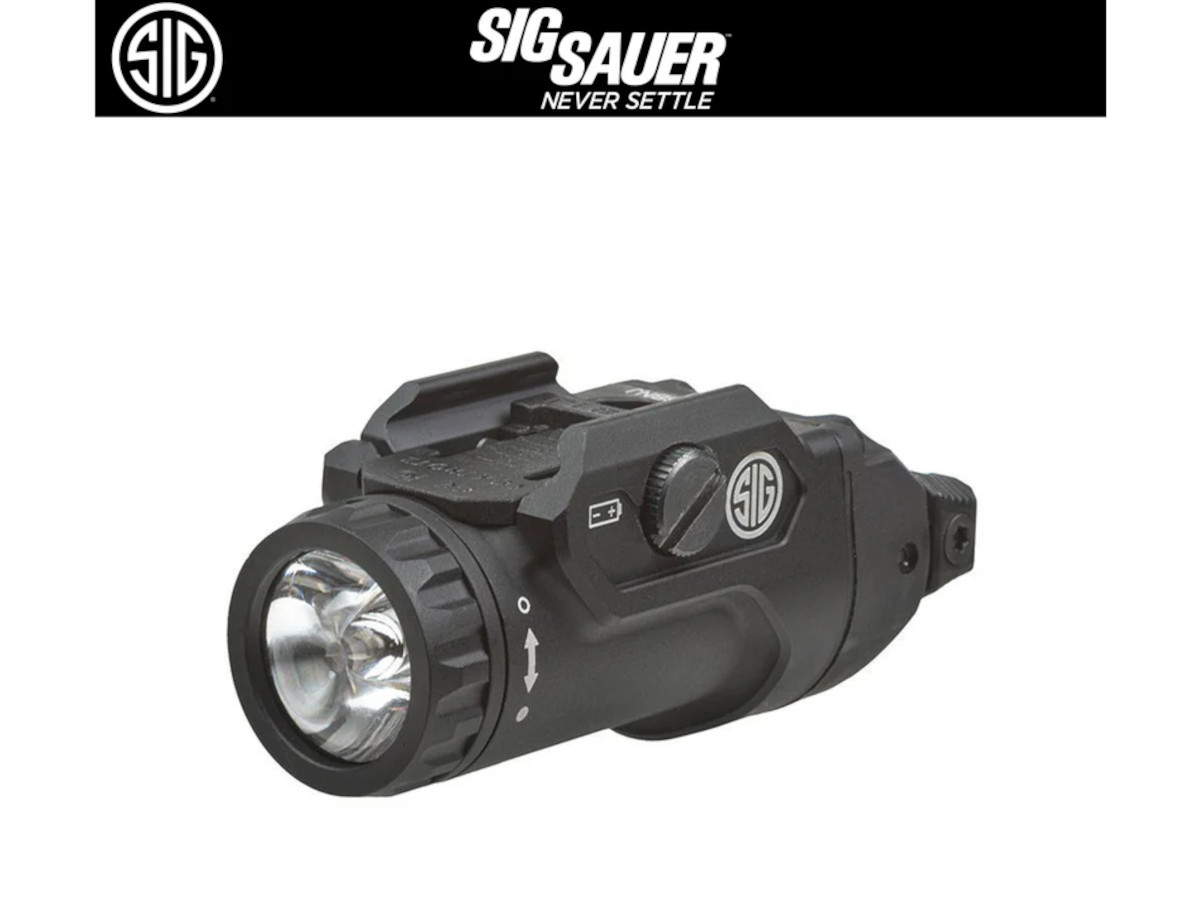 実物・SIGSAUER  光学機器 フラッシュライト SOF2R100 FOXTROT2R RECHARGEABLE WEAPON LIGHT 700lu BK