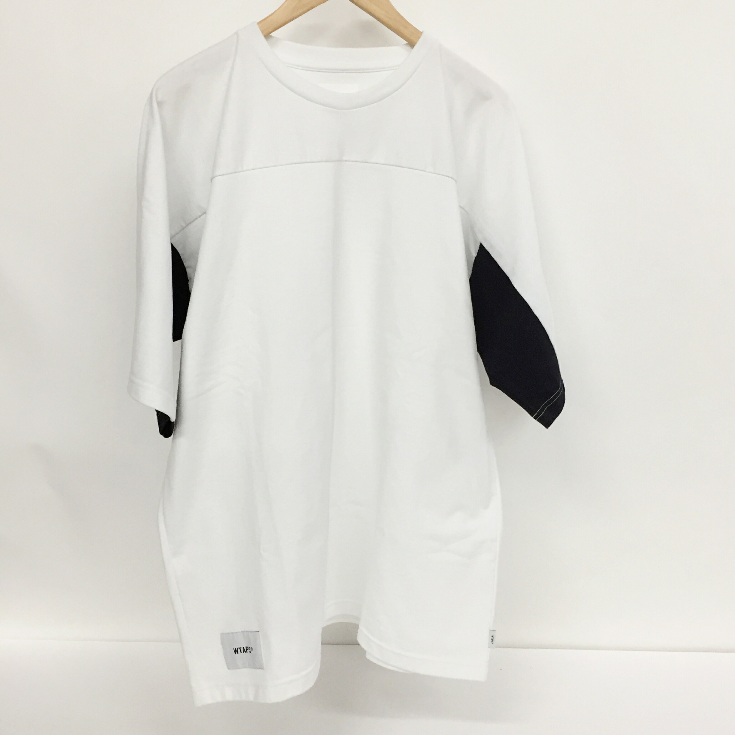 WTAPS(ダブルタップス) 231ATDT-CSM31 QB/SS/CTPL.WUT クォーターバック ショートスリーブ フットボール Tシャツ サイズ：04 カラー：ホワイト 【中古】【127 ルード】 【鈴鹿 併売品】【127-231015-02OS】