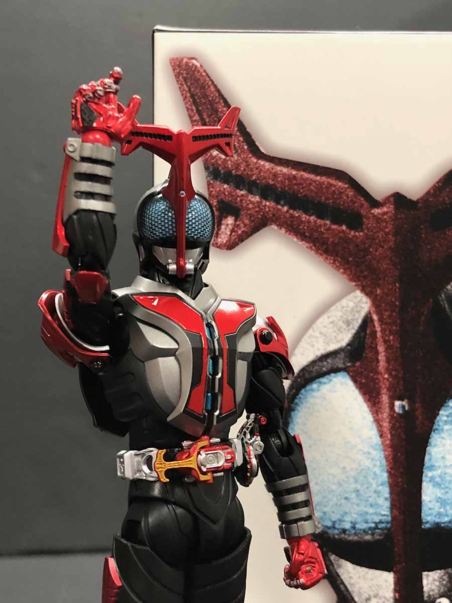 楽天市場 S H Figuarts 真骨彫製法 仮面ライダーカブト ハイパーフォーム 中古 ライダー戦隊特撮 鈴鹿 併売品 066 01ss フーリエ 楽天市場店