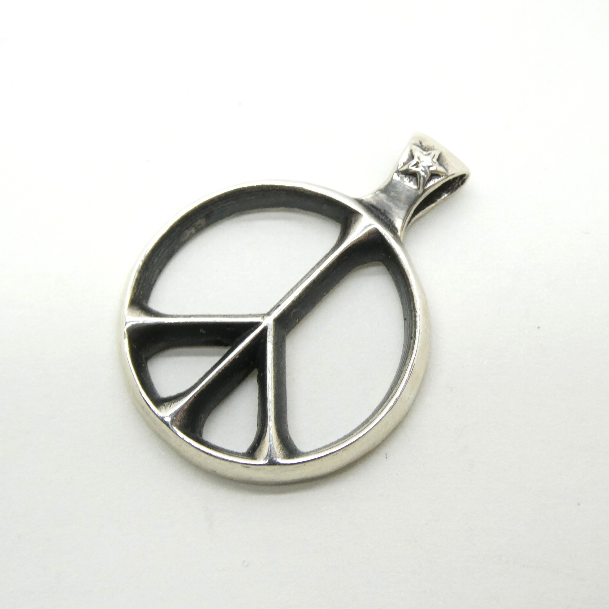 CODY SANDERSON　コディサンダーソン　Featured Products Vol.11　Peace Sign Pendant 　ピースサイン　ピースマーク　ペンダント　トップ　シルバー925　 【中古】【144 ブランドアクセ】 【四日市 併売品】【144-260411-05OH】